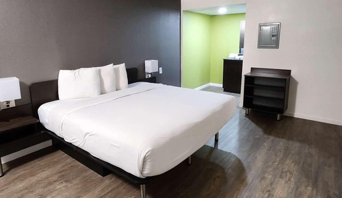 Standard Room, 1 King Bed, Non Smoking, Refrigerator & Microwave