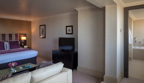 Deluxe Room, 1 King Bed with Sofa bed