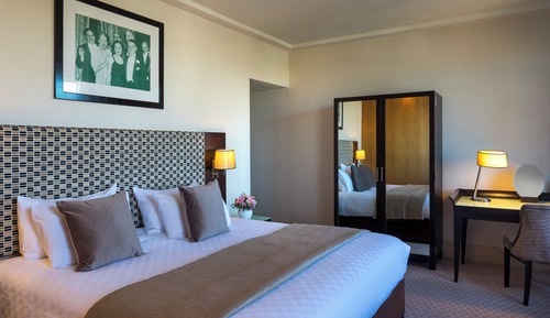 Deluxe Room, 1 King Bed with Sofa bed