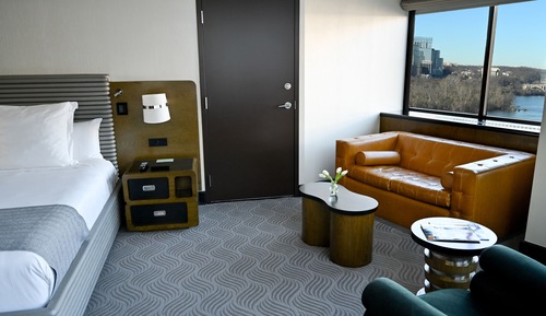 Premier Room, 1 King Bed, River View