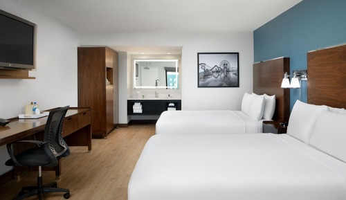 Room, 2 Queen Beds, Bathtub (Mobility/Hearing Accessible, Tub)