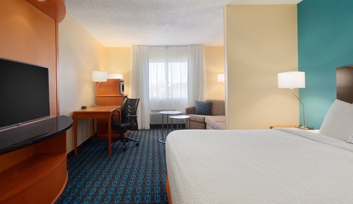 Executive Suite, 1 King Bed with Sofa bed (Mobility Accessible, Tub)