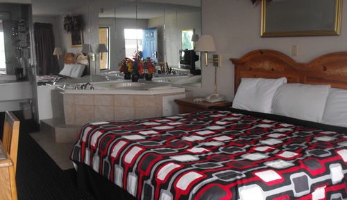 Room, 1 King Bed, Non Smoking, Hot Tub