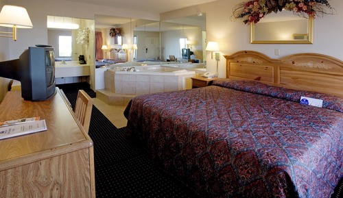 Room, 1 King Bed, Smoking, Jetted Tub