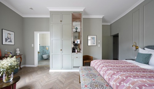 Large Room with Balcony