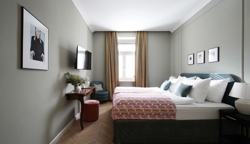 Medium Room