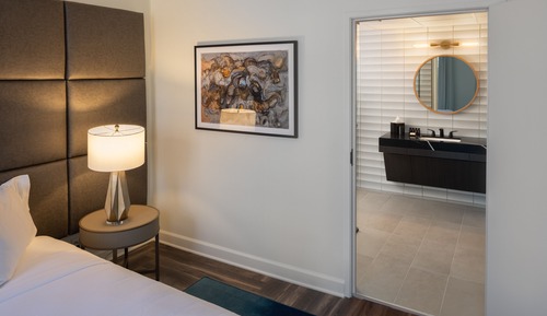 Deluxe Room, 1 King Bed, Accessible