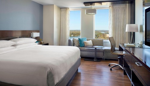 Standard Room, 1 King Bed, Tower (Mobility Accessible, Tub)