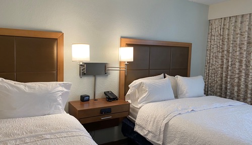 Standard Room (2 Double Queen Beds)