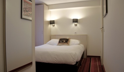 Standard Room, 1 Queen Bed, Garden View