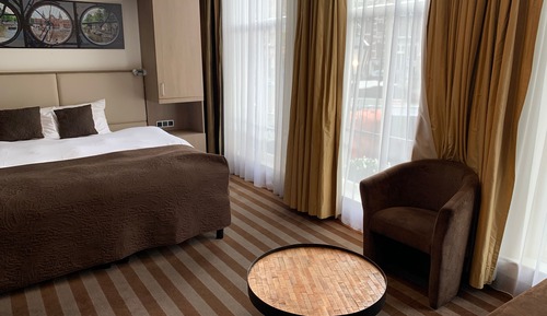 Deluxe Room, 1 King Bed, Canal View