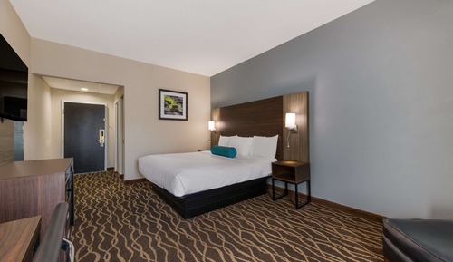 Standard Room, 1 King Bed, Non Smoking, Refrigerator & Microwave