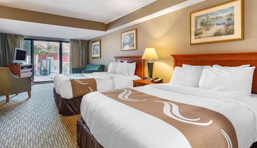 Efficiency, Ground Level, Interior Entrance, 2 Queen Beds & Sofa Bed, Non Smoking