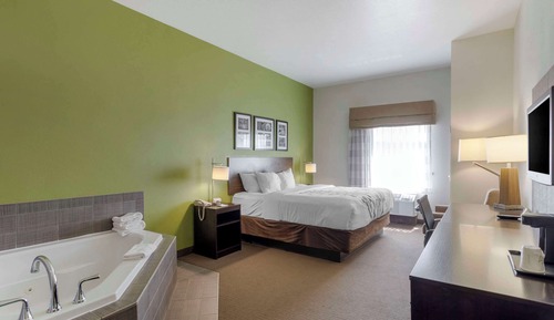 Standard Room, 1 King Bed, Non Smoking, Hot Tub
