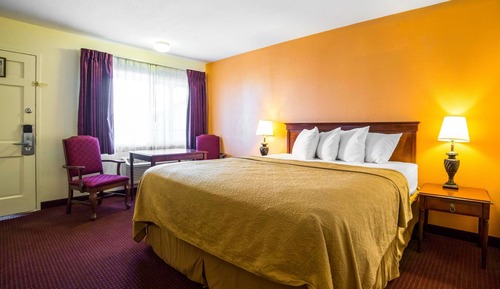 Standard Room, 1 Queen Bed, Non Smoking (1st Floor)