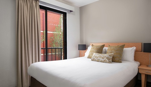 Premium 2 Bedroom Apartment Queen/Queen (Weekly Housekeeping)