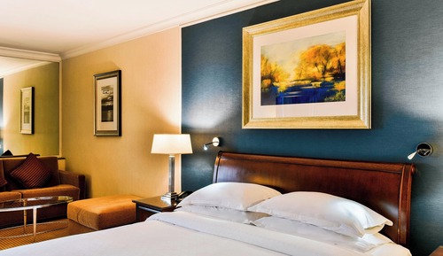 Club Room, 1 Queen Bed, Non Smoking