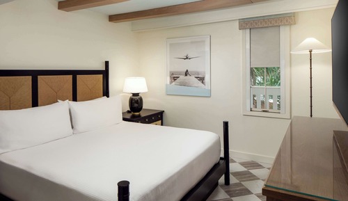 Suite, 1 King Bed, Partial Ocean View