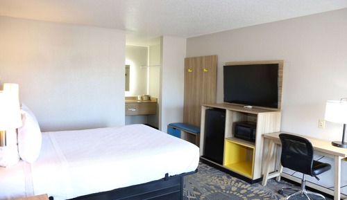 Standard Room, 1 Queen Bed, Smoking