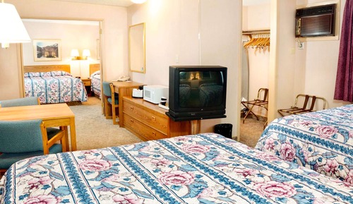 Room, 2 Queen Beds, Non Smoking