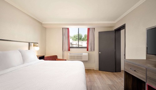 Family Suite, Multiple Beds, Non Smoking (Newly Renovated)