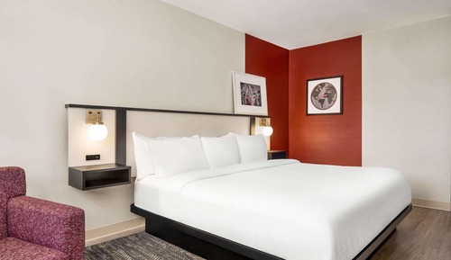 Room, 1 King Bed, Accessible, Non Smoking (Newly Renovated)
