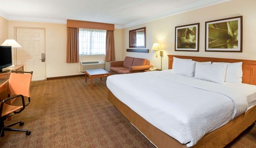 Junior Suite, 1 King Bed, Non Smoking