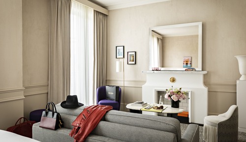 Junior Suite, 1 King Bed, Courtyard View (or Scribe St. View, Lounge Area)