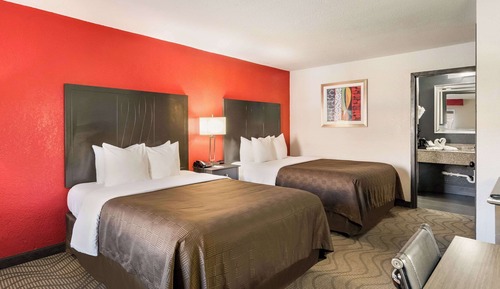 Suite, Multiple Beds, Non Smoking (Living Room)