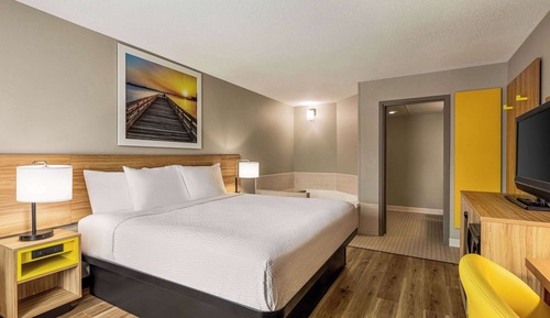 Room, 1 King Bed, Non Smoking, Jetted Tub