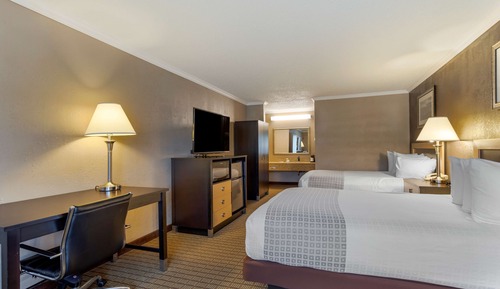 Standard Room, 2 Queen Beds, Refrigerator & Microwave, Mountain View