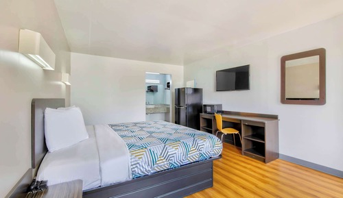 Standard Room, 1 King Bed, Smoking