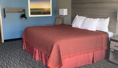 Room, 1 King Bed, Accessible, Non Smoking (Mobility,Tub w/Grab Bars)