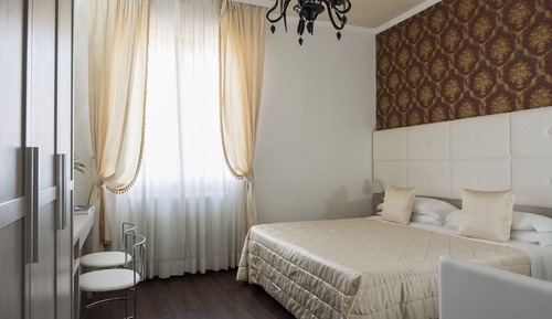 Deluxe Double or Twin Room
