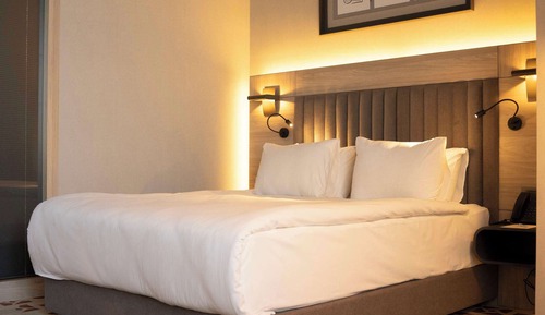 Premium Suite, 1 King Bed, Smoking, Sea View
