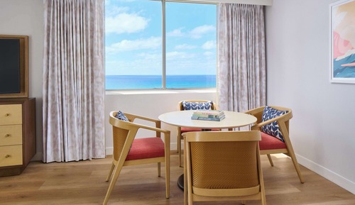 Suite, 1 Bedroom, Partial Ocean View (1 Queen Bed)