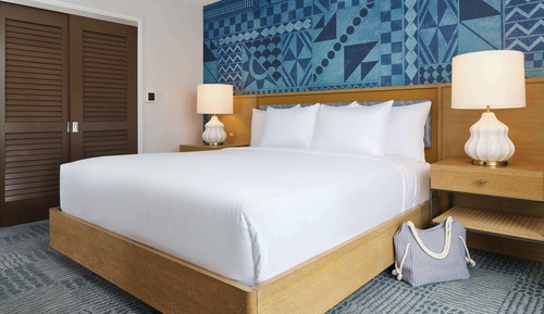 Room, 1 King Bed, Mobility Accessible (Waikiki View)