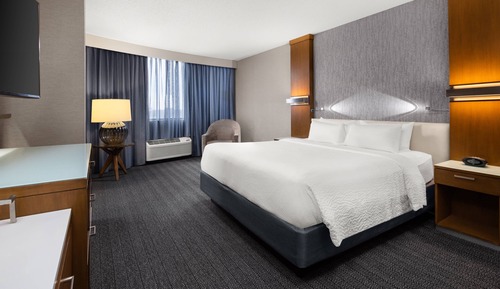 Suite, 1 Bedroom (Mobility/Hearing Access, Roll-In Shwr)