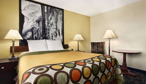 Standard Room, 1 Queen Bed