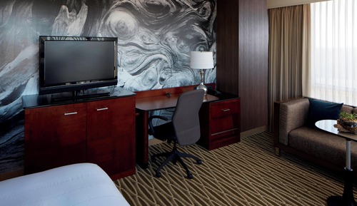 Club Room, 1 King Bed (Mobility Accessible, Tub)