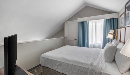 Loft, 2 Queen Beds, Kitchen (Bi Level Suite)