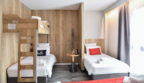 Room, Multiple Beds