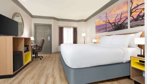 Standard Room, 1 King Bed