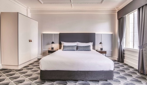 Deluxe Station View Room King or Twin