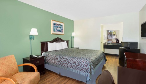 Room, 1 King Bed, Smoking