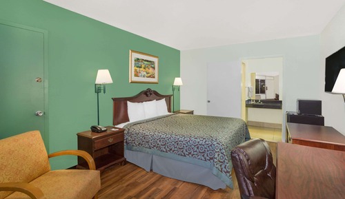 Room, 1 King Bed, Non Smoking, Poolside