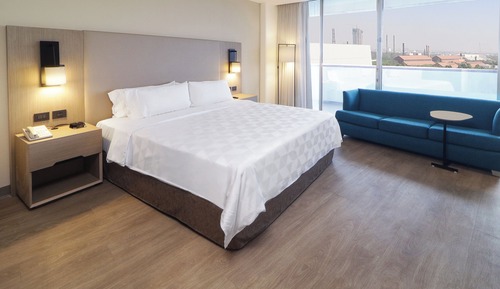Standard Room, 1 King Bed, Balcony