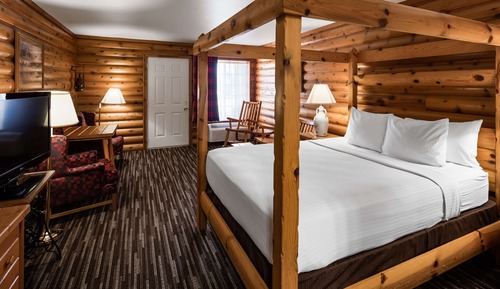 Standard Room, 1 Queen Bed, Non Smoking, Refrigerator & Microwave