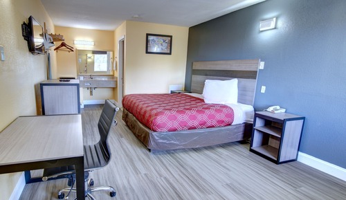 Suite, 1 King Bed, Accessible, Smoking