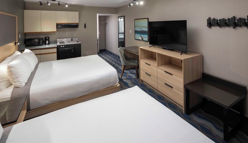 Room, 2 Queen Beds, Kitchenette